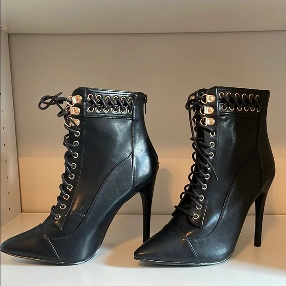 Elegant Black Lace-Up Ankle Boots - Picture 4 of 4
